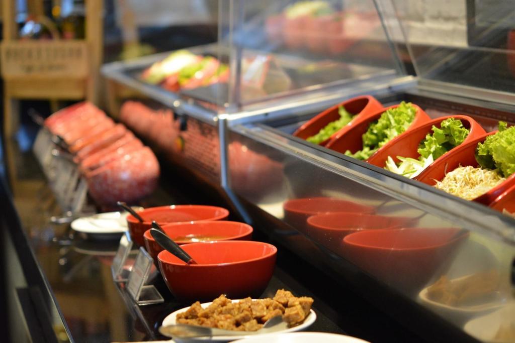 Luminor Hotel Jemursari By Wh With The Best Breakfast In Town And Located Near Surabaya Industrial Estate Rungkut Sier Exterior photo